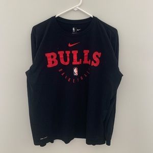 CHICAGO BULLS men long sleeve shirt. Nike NBA XL